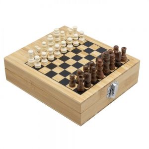 SET DE VINOS CON JUEGO DE AJEDREZ 